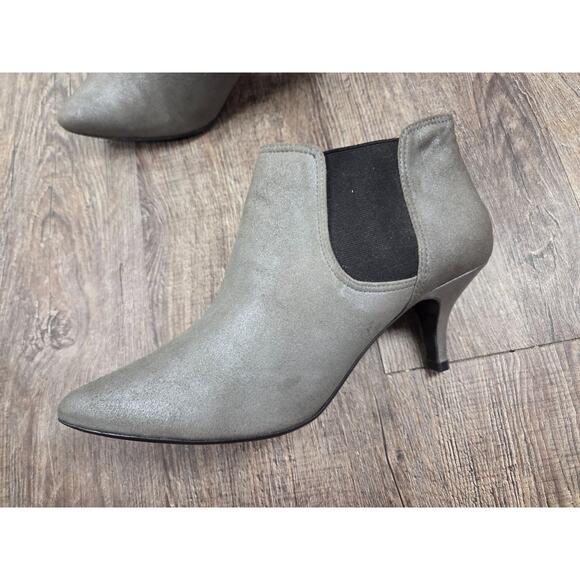 Pour La Victoire Alyssan Boots 9.5 Gray Silver Suede Heeled Pointed Toe Booties - Picture 2 of 9